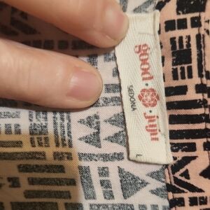 good Juju Sedona Black and Pink Geometric Top